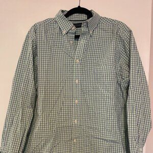 Roundtree and Yorke Trademark Button Down